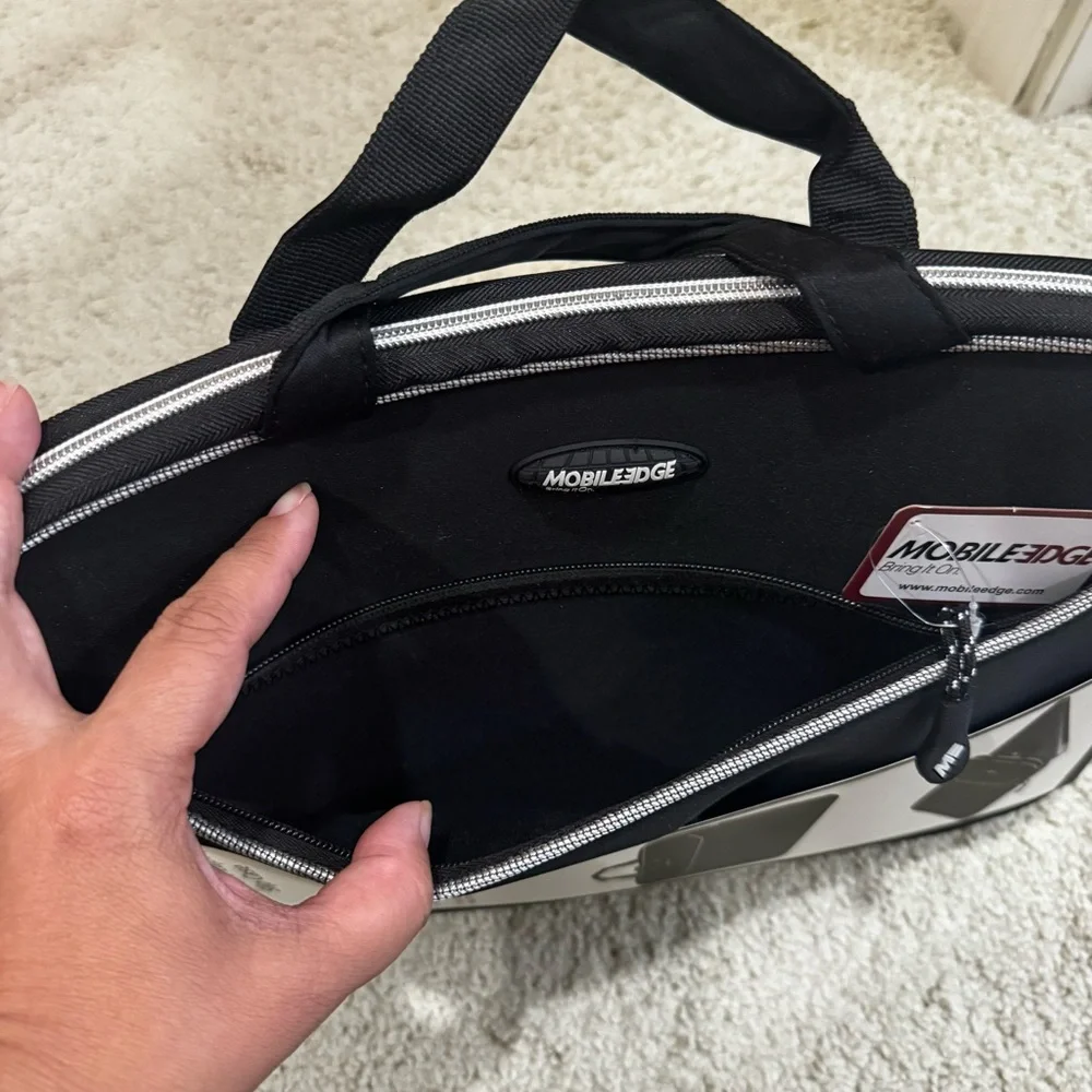 NWT Mobile Edge Black Neoprene Laptop Sleeve With Handles Fits 14.1